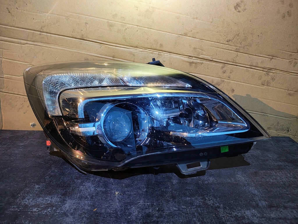 фото №1, Фара правая сторона opel meriva b 13372334 giełda