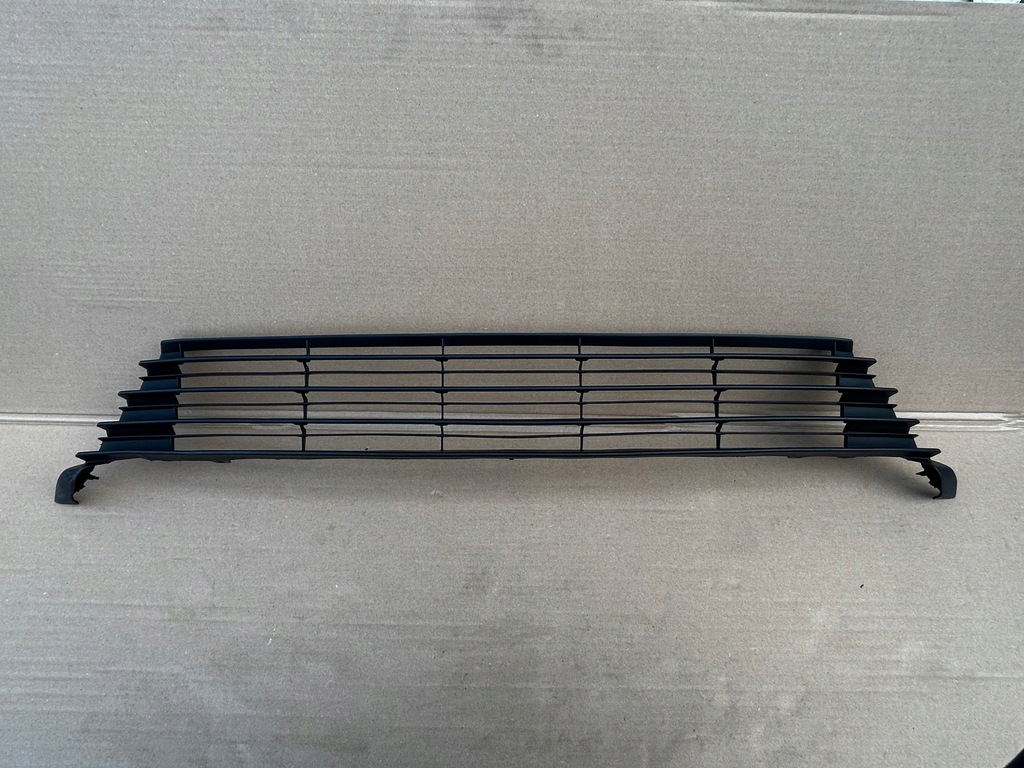 фото №1, Toyota corolla e16 środkowai решітка бампера перед передня