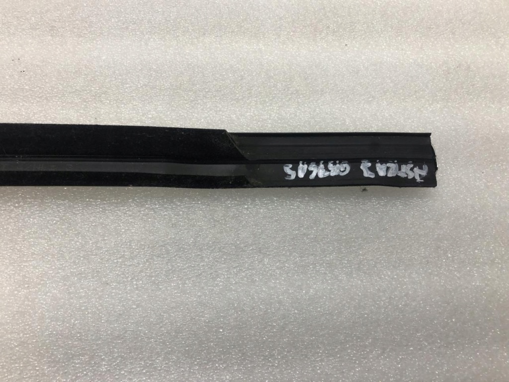 фото №13, Молдинг уплотнитель левый задняя opel astra j 13260071