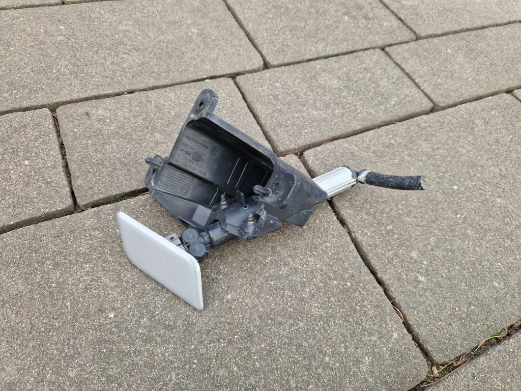 фото №1, C4 picasso i омыватель заглушка кронштейн правый ezrc 07-2013