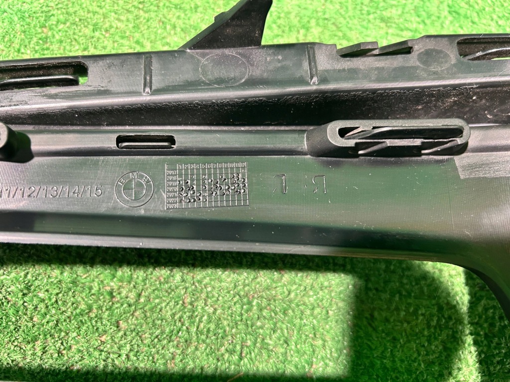 Bmw 1 f40 решітка бампера права перед передня 7459718 в Україні