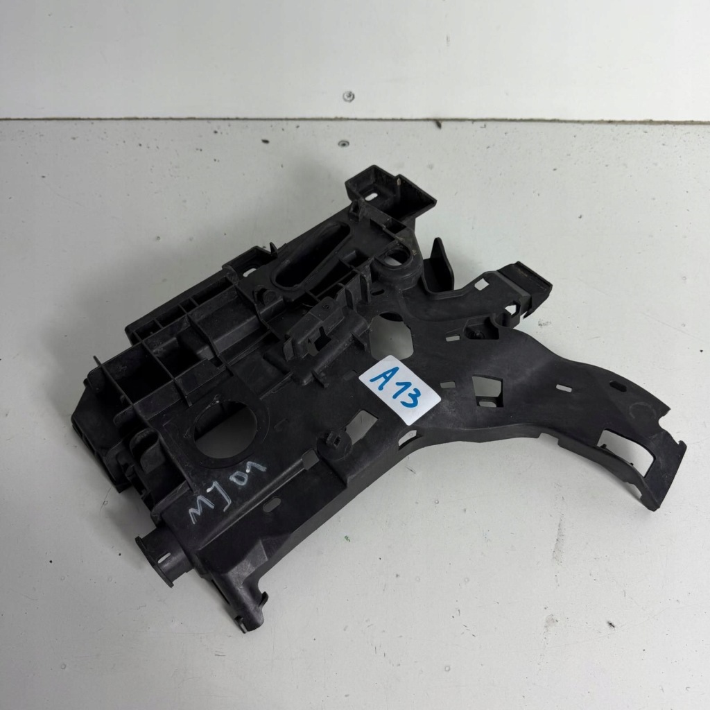 фото №1, Основание кронштейн корпус аккумулятор renault laguna iii 3 оригинальный номер 8200456655