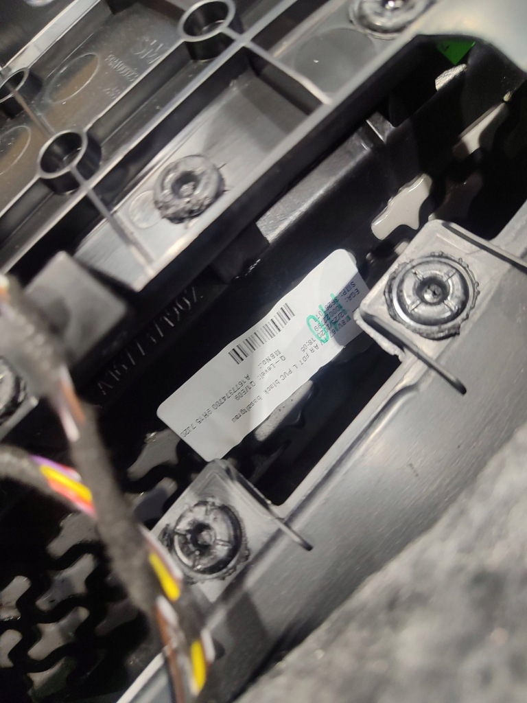 Обшивка двері задніх mercedes-benz gle w167 a1677371901 в Україні