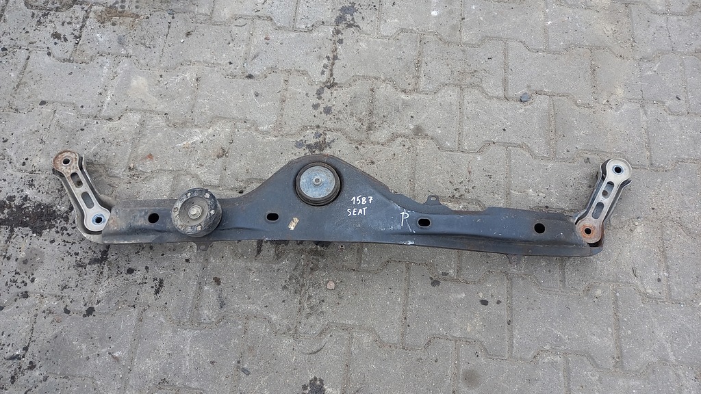 фото №1, Кронштейн перед seat ibiza 01r