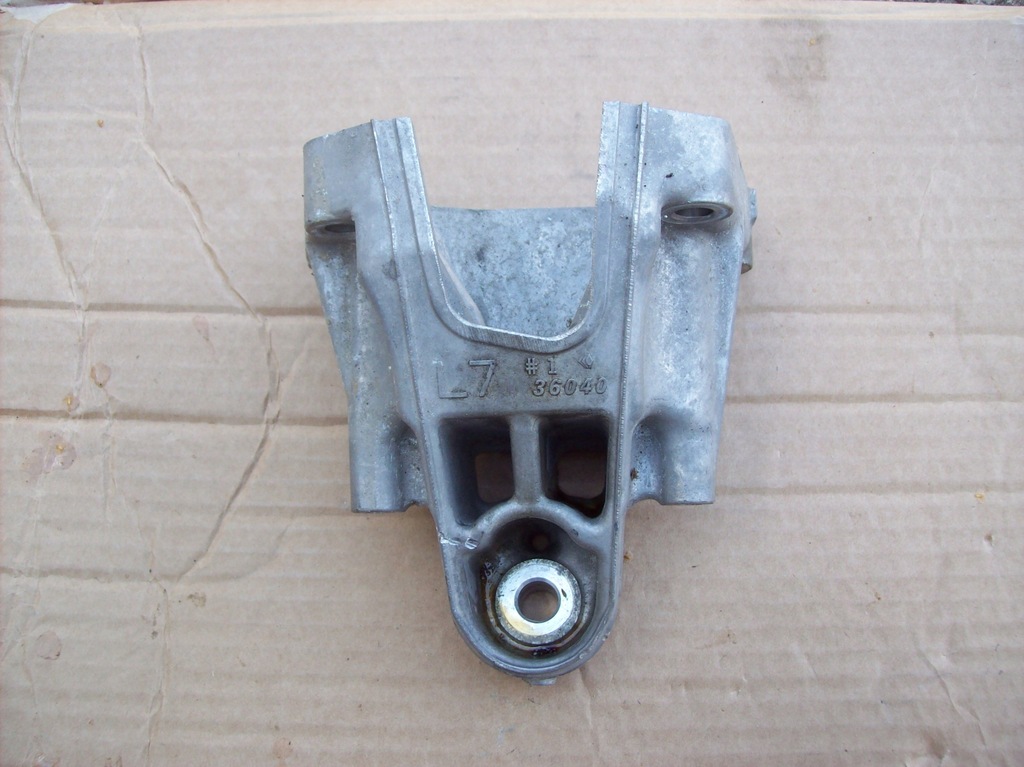 фото №1, Lexus gs is rc rx nx 200t 8ar 2.0 кронштейн двигуна