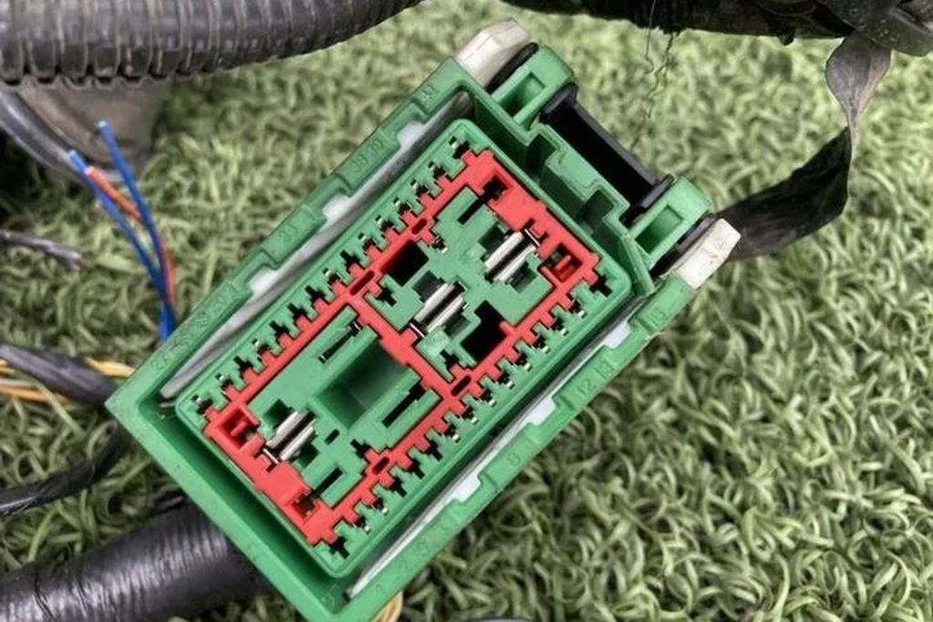 фото №8, Жгут двигателя volvo s40 ii ms 30737467 2.0l дизель 100kw 2005