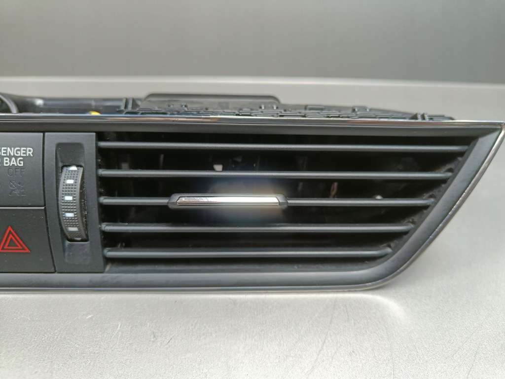 Купити Решітка обдув skoda superb 3 iii середня центральна 3v0820951c