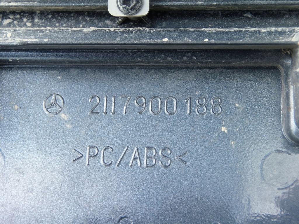 фото №8, Спойлер накладка кришки багажника mercedes w211 2117900188