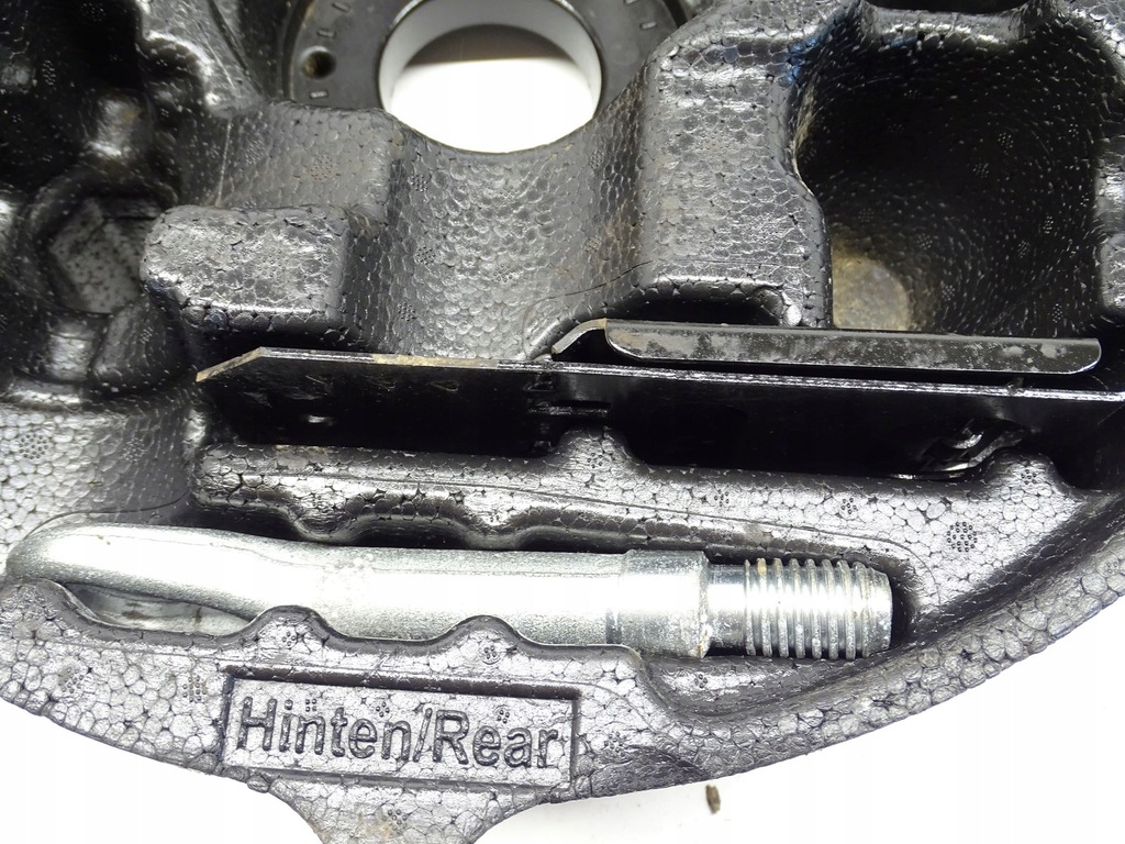 фото №6, Вкладыш пена багажника болт компрессор mercedes w251 a2518990461