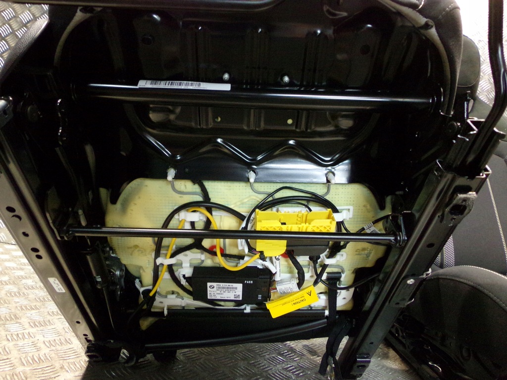 фото №7, Mini f57 jcw cabrio оббивка сидіння заднє сидіння обшивки тунель