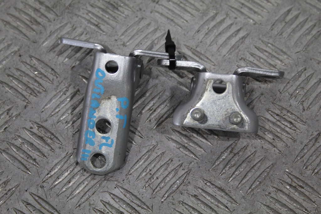 фото №1, Петля дверь правый задняя outlander iii 3 lift