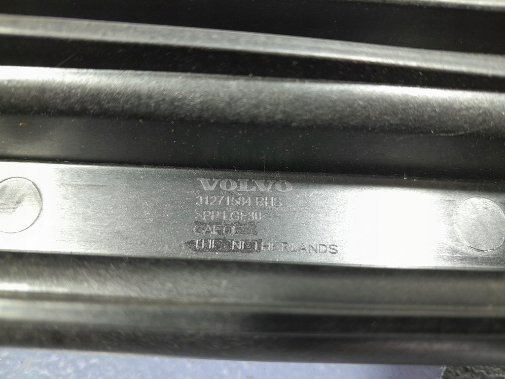 фото №9, Volvo xc60 i lift кронштейн направляющая молдинг пол багажника правая 31271584