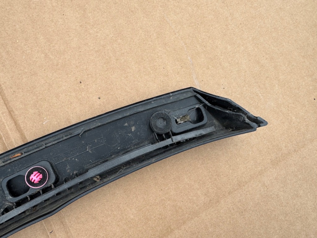 Купить Бампер молдинг левая задний  lamborghini urus оригинал 4ml853817