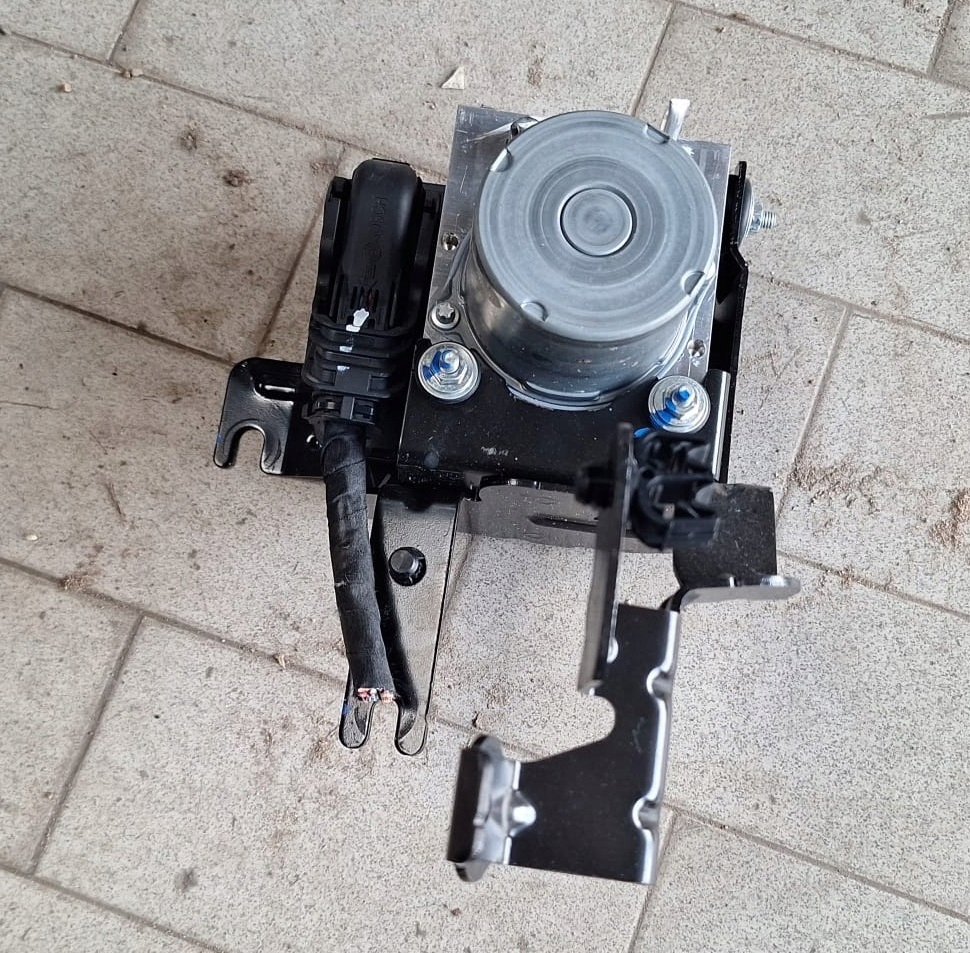 Купити Насос блок керування abs renault captur ii 1.6 e-tech 476606631r