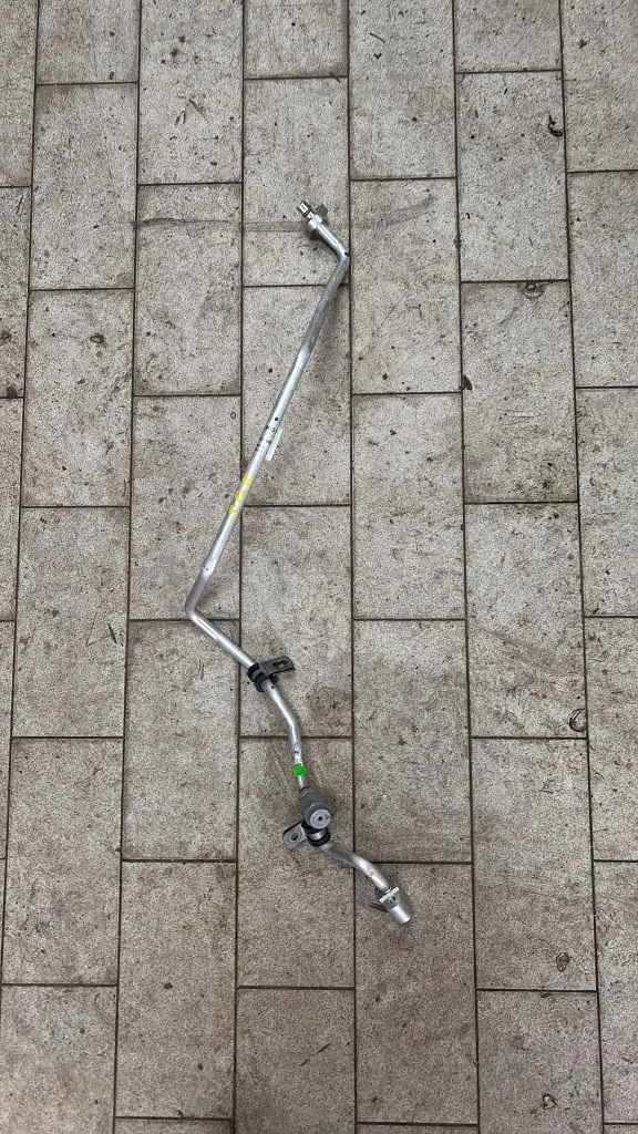 фото №1, Шланг кондиционера dacia sandero iii 924403627r