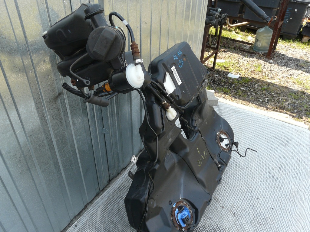 фото №9, Audi a4 b7 бак топлива 4.2 бензин sedan 4x4