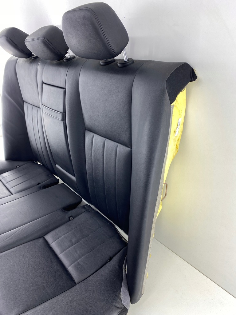 фото №10, Заднее сиденье задняя спинка подголовники ремни mercedes-benz w204 sedan - комплект