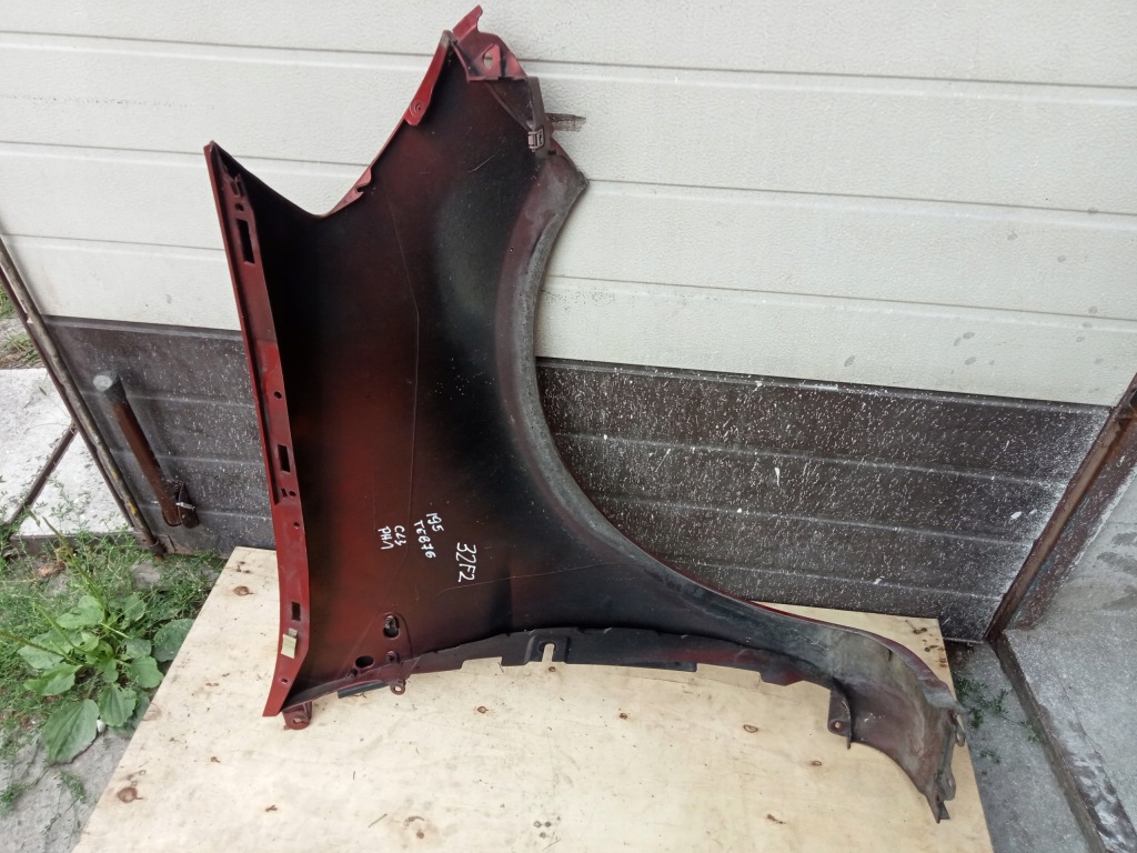 Купить Крыло  левое  перед передний 195 renault clio 3 teb76 красный