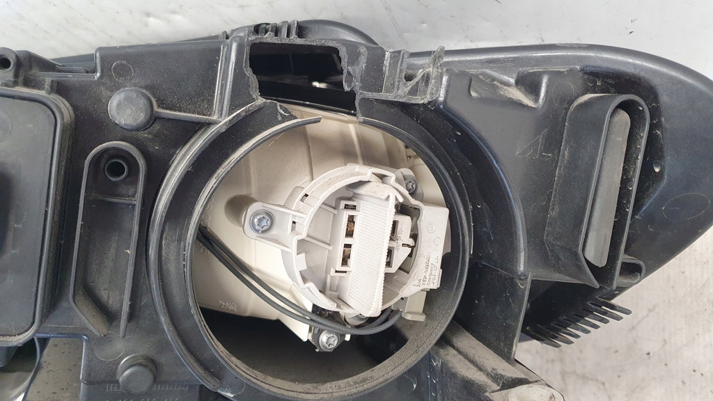 фото №12, Vw touran iii 15- лампа перед правая оригинал europa повреждённая