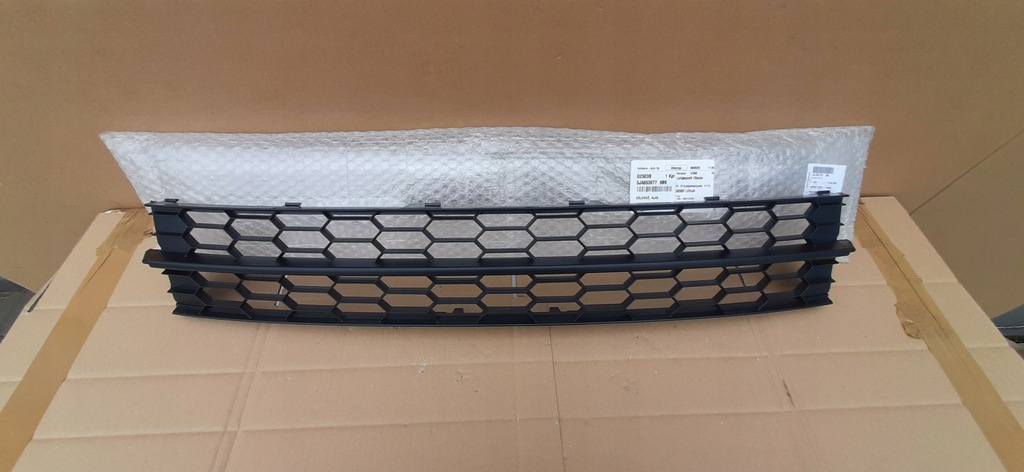 фото №8, Решітка середня бампера перед skoda rapid nowa