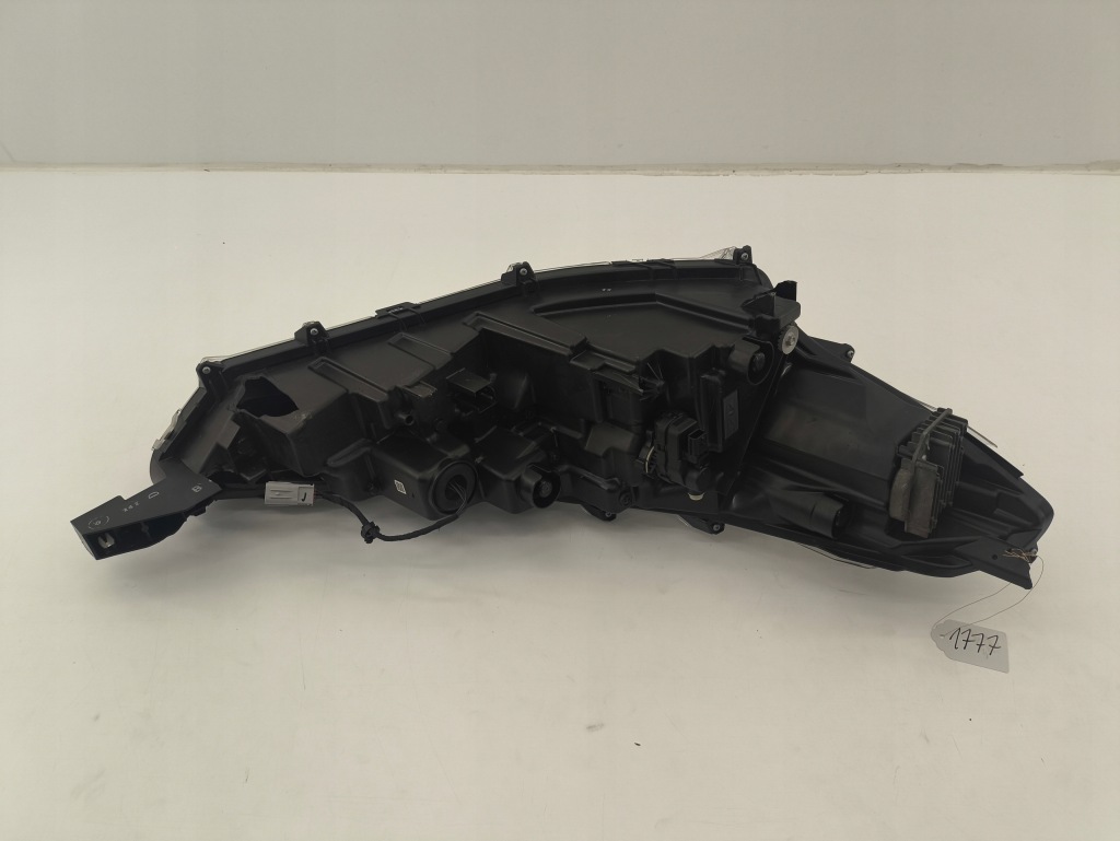 Фара левый перед full led toyota corolla cross Оригинал