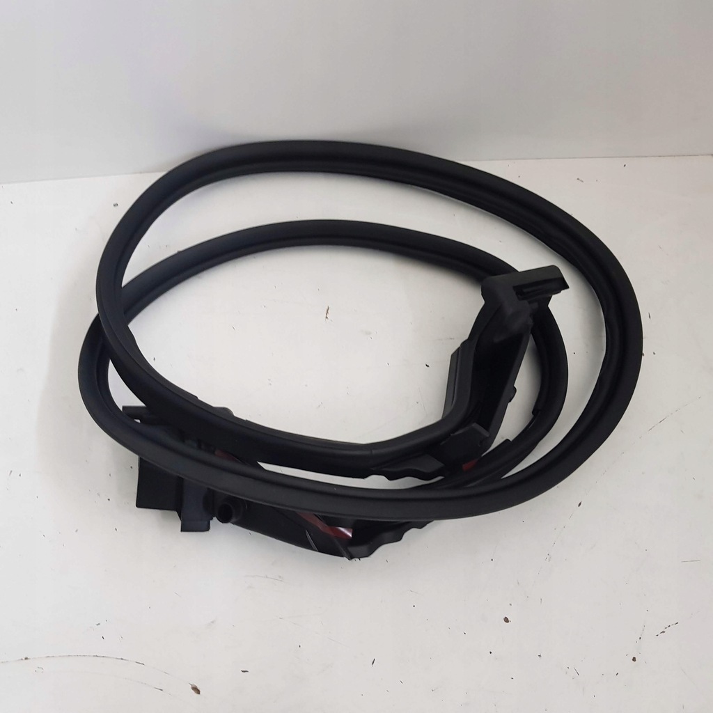 фото №13, Mercedes slc w172 2019 прокладка крышки багажника