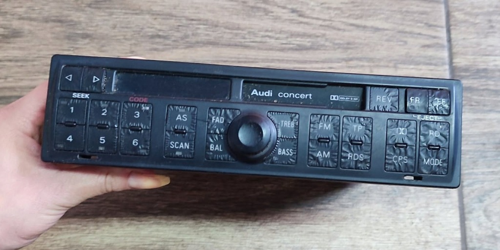 фото №1, Радио радиопроигрыватель заводской audi tt 8n cabrio 4b0035186 4b0035186d