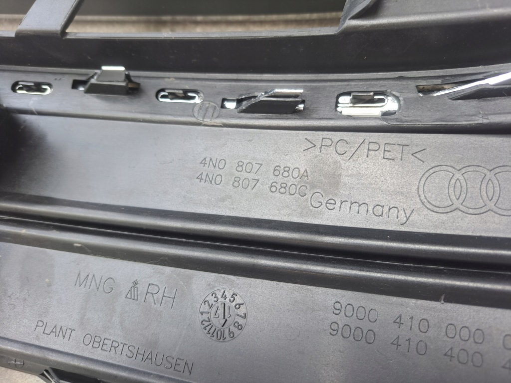 Audi a8 4n0 права решітка хром бампера перед Зі Шроту