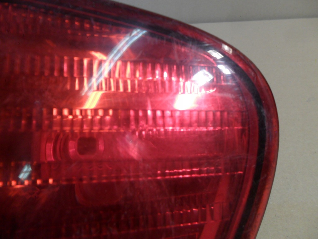 фото №5, Toyota avensis verso лампа задняя правая