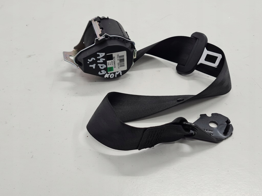 фото №1, Audi a4 b9 kombi pas безпеки середній задня