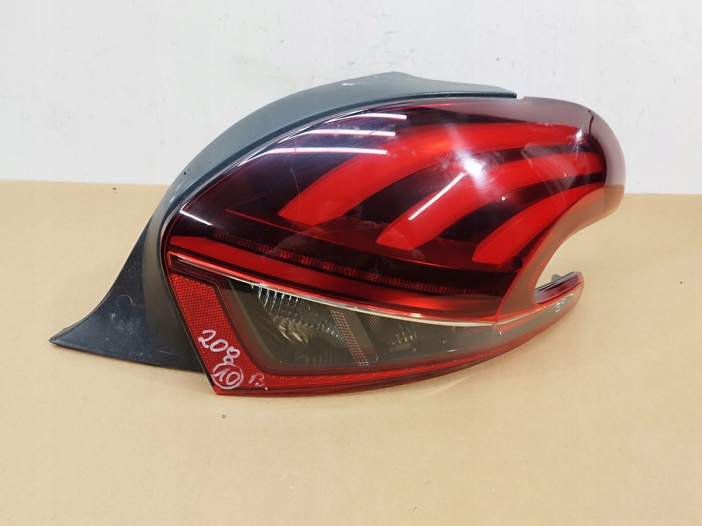 фото №1, Лампа правая задняя peugeot 208 i lift 2015-2019 оригинал