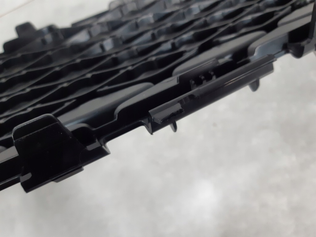 Решётка средняя бампера перед ford focus mk3 рестайлинг  f1eb-8200-a Доставка