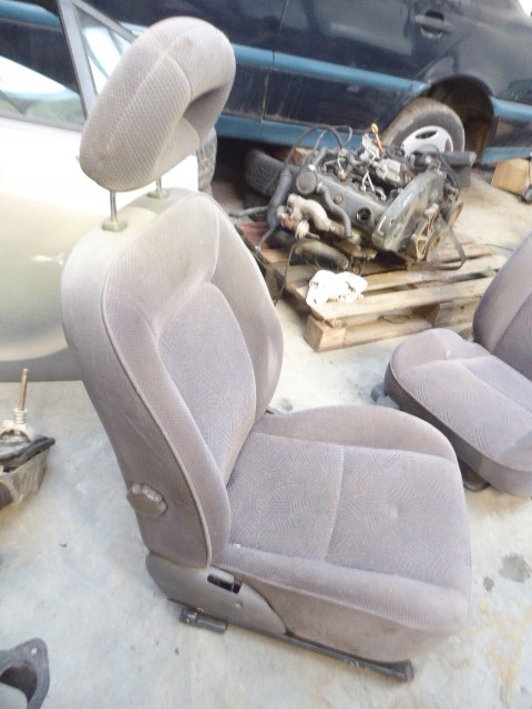 фото №8, Avensis t22 97-03 сиденье левый перед подголовник