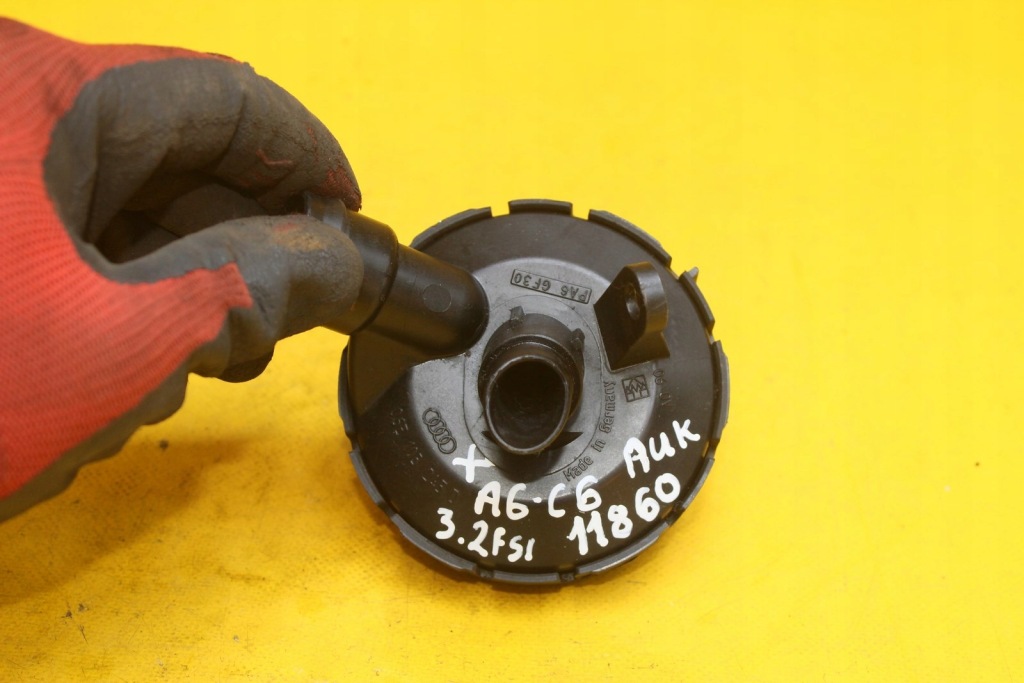 Вентиляция картера клапан вентиляционный a6 c6 3.2 06e103245d в Украине