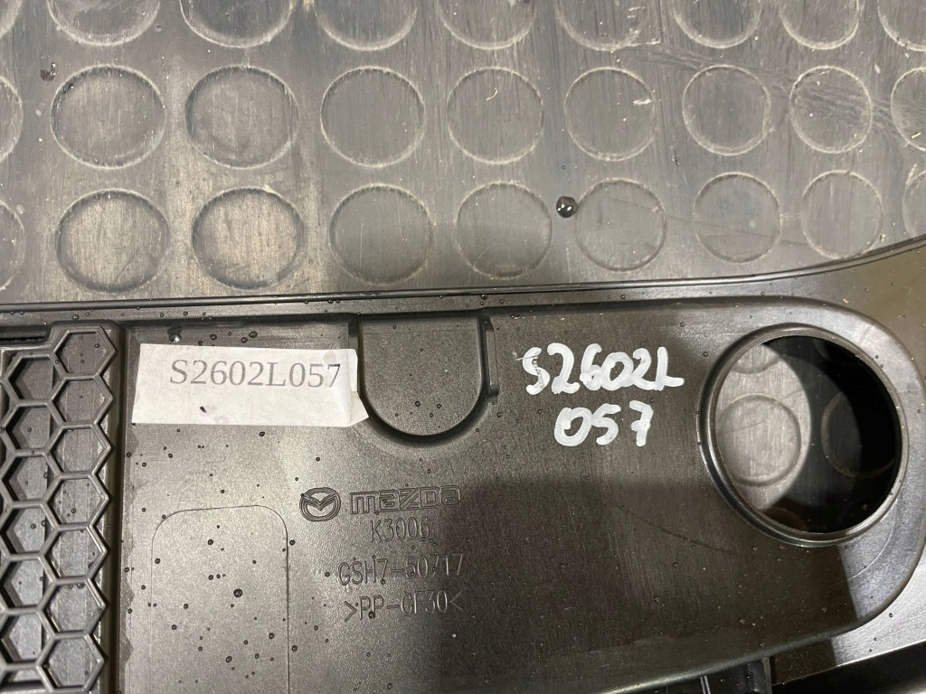 Mazda 6 gj 3 3 рестайлинг  18-24 накладка верхний поперечина перед передний Цена