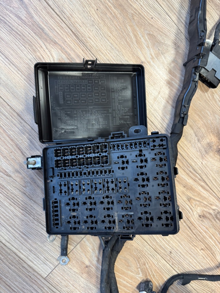 фото №14, Dodge challenger charger srt коробка na запобіжники проводка роз'єми 2015+