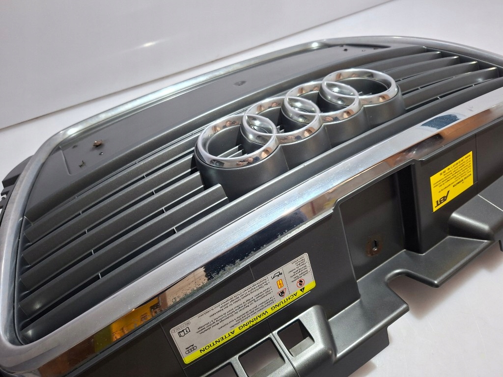 A3 8p lift решітка радіатора бампера перед решітка радіатора 8p0853651m емблема logo super стан Київ