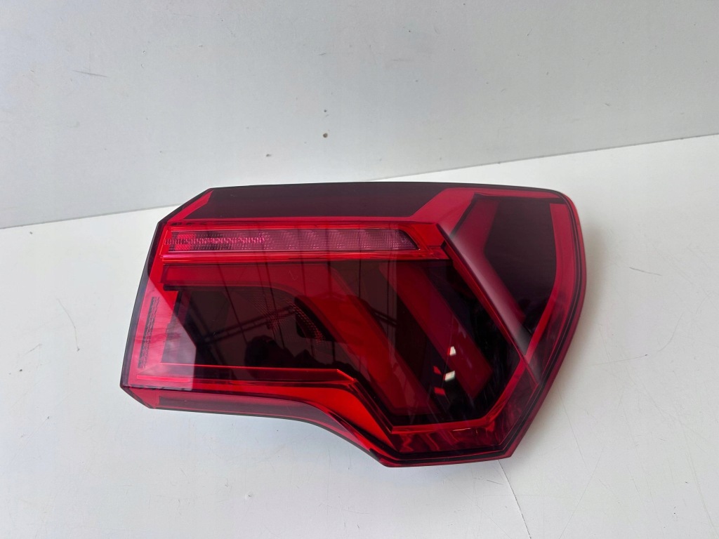 Купити Audi q3 83a фара правий задній led 83a945092