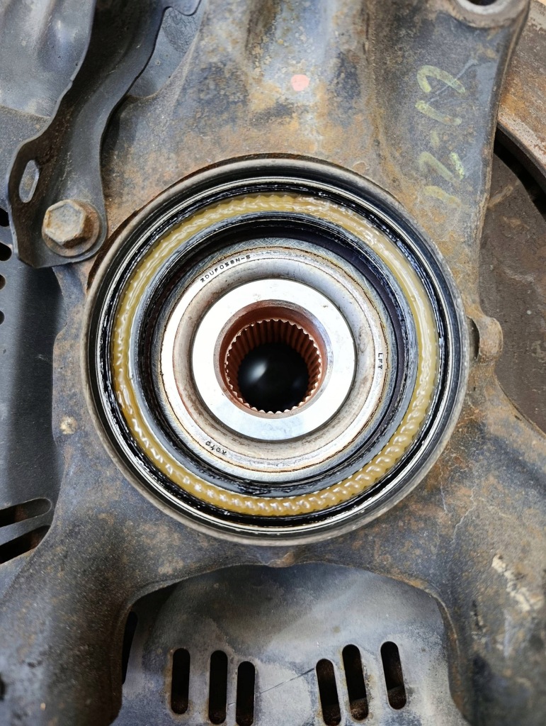 Поворотний кулак передня перед сторона права toyota sequoia xk60 432110c012 Оригінал