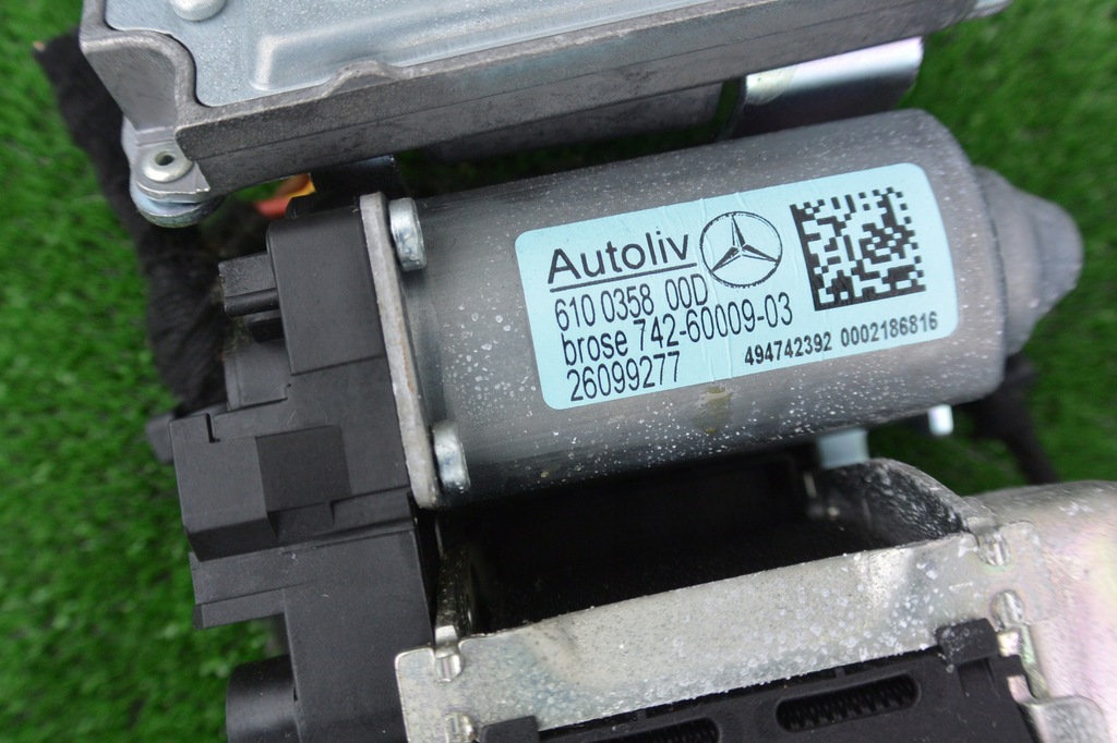 фото №4, Pas безопасности перед mercedes e-klasa w212