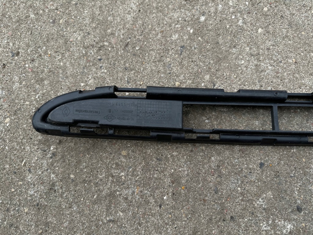 фото №7, Решітка бампера перед renault clio iii