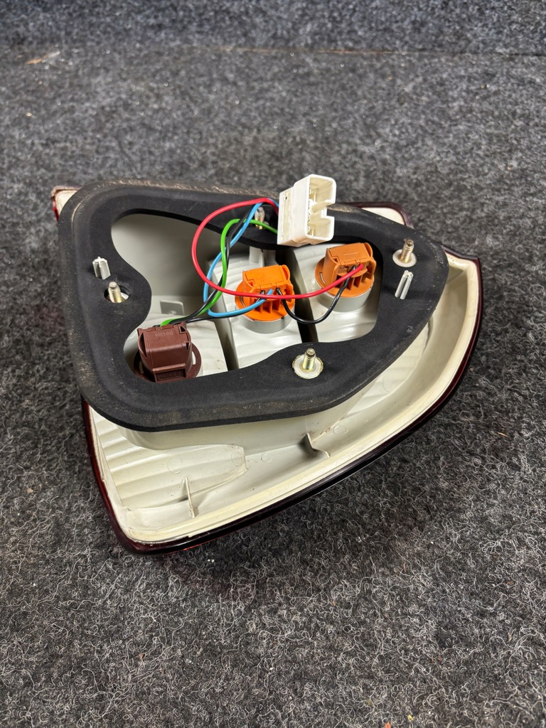 фото №9, Mitsubishi carisma лампа левая задняя