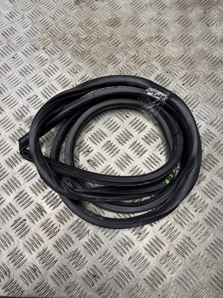 фото №1, Прокладка кузовная дверь левый перед lexus nx 300h