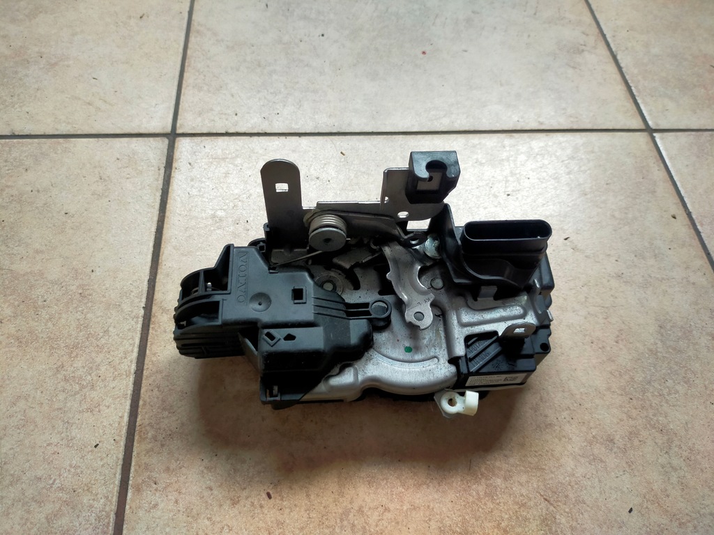 фото №1, Volvo замок дверь левый перед кронштейн - v40 xc40