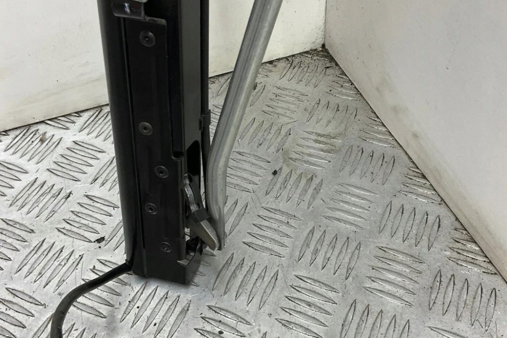 фото №8, Шторка багажника bmw 7 f01, f02 9129056 3.0l дизель 180kw 2009