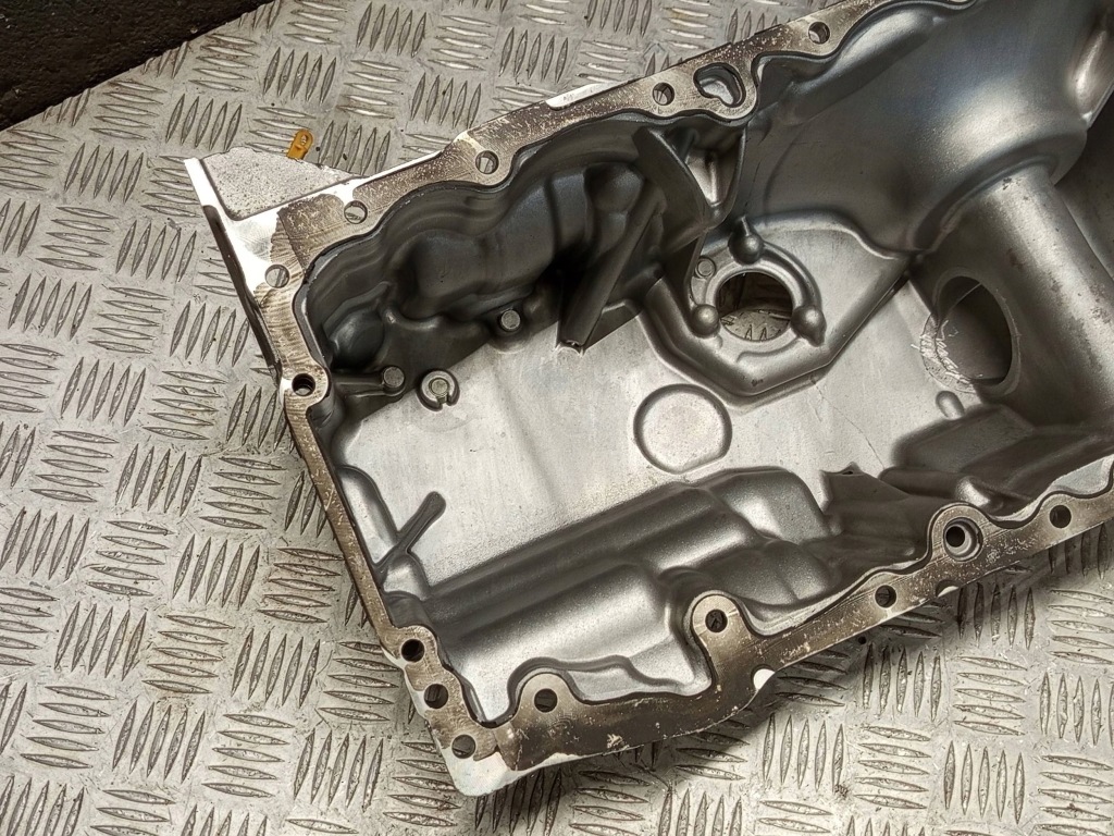 Bmw оригинальный номер 8595464 2' g42 3' g20 5' g60 x5 g05 lci x6 g06 lci поддон масляная с Разборки