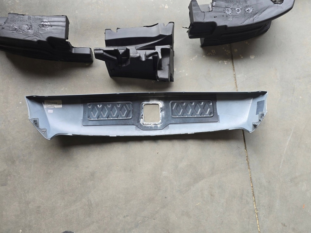 Перед rolls-royce cullinan чорний  badge 2023 передня частина Ціна