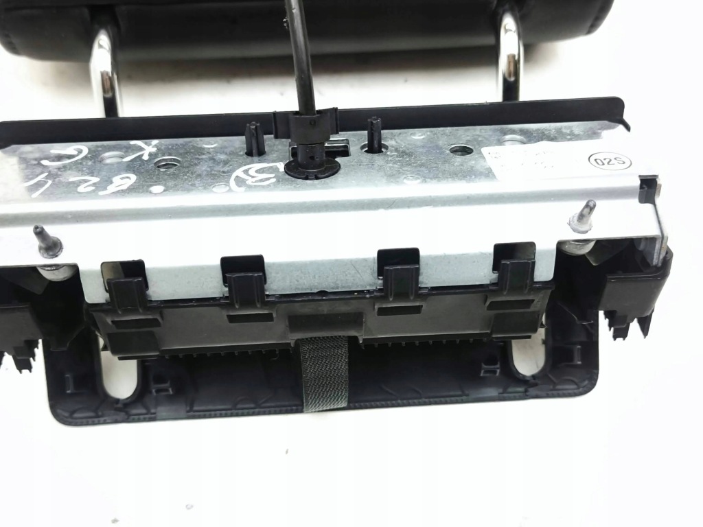 фото №5, Audi q7 4l 2008 левая сторона подголовник заднего сиденье третьего rzędu