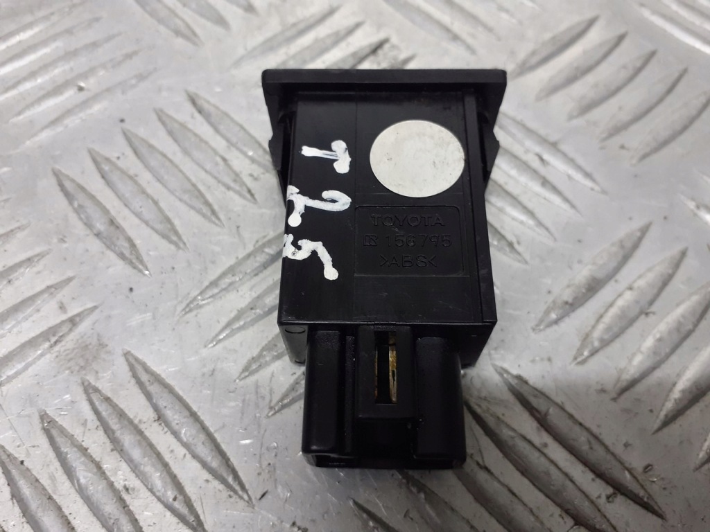 фото №3, Переключатель крышка топлива toyota avensis t25