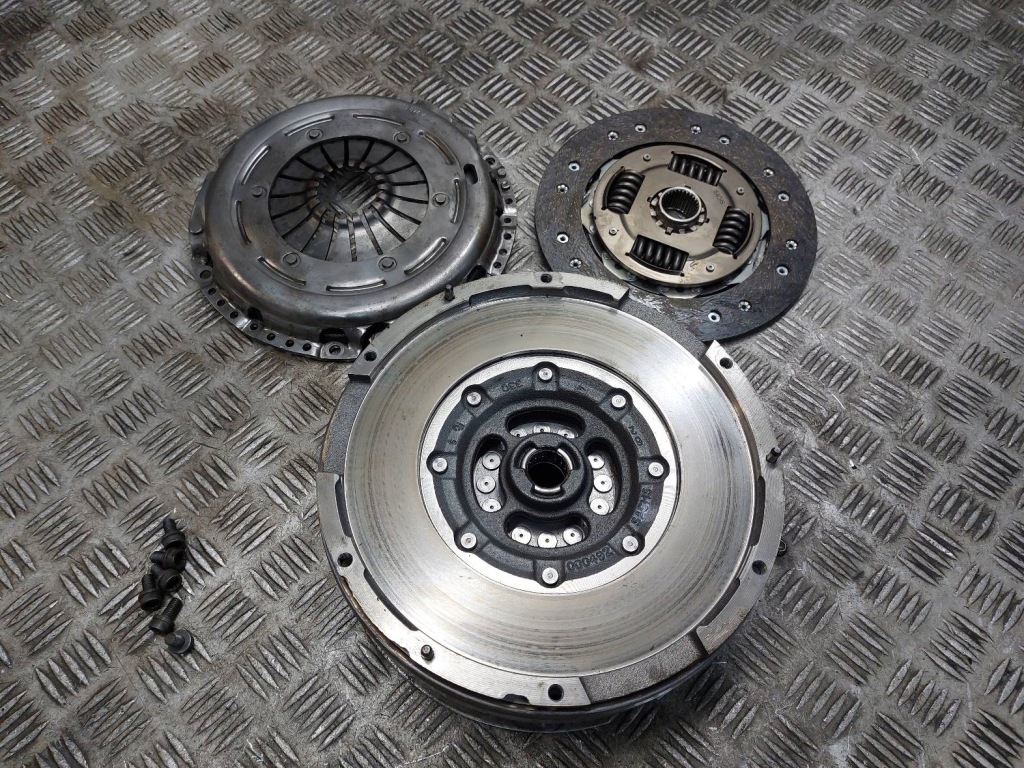 фото №1, Колесо двомасовий + диск + притиск audi a5 8t 1.8 tfsi